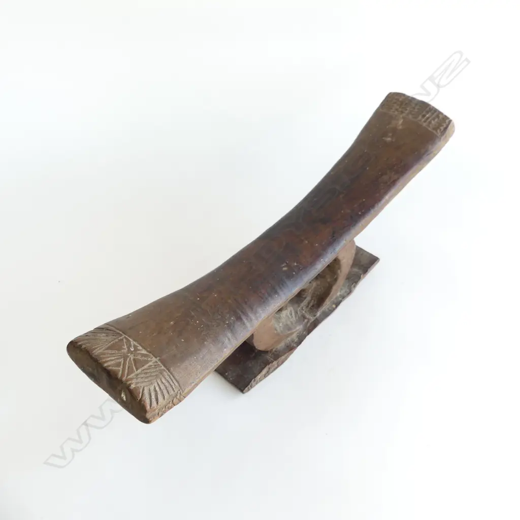 An old Tongan or Fijian contact period neck rest, Image 1++